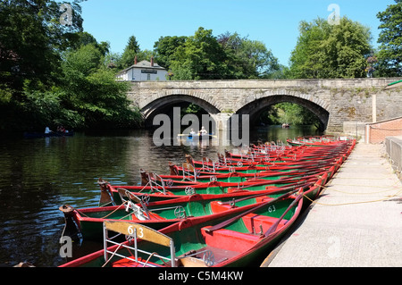 The River Nidd and rowing boats at Knaresborough straddled by High Bridge Stock Photo