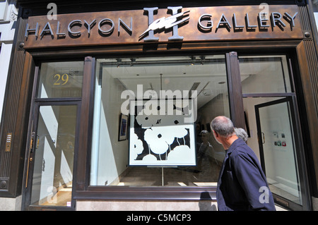 Halcyon Gallery New Bond Street London Modern Art Fine art Stock Photo