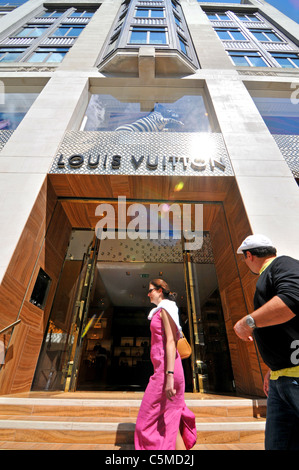 Louis Vuitton London store Zebra window display New Bond Street Stock Photo: 37943177 - Alamy