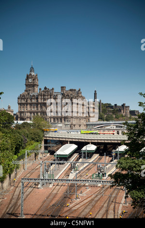 The Balmoral hotel and Waverly train station, Edinburgh Stock Photo