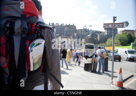 Backpackers at Waverly Station, Edinburgh Stock Photo