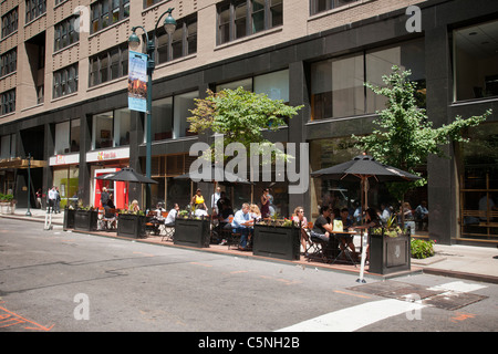 Lunching office workers take advantage of a pop-up seating 'cafe' in Midtown Manhattan in New York Stock Photo