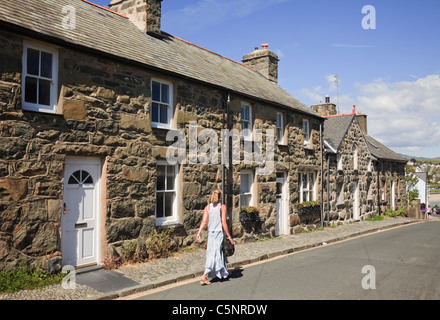 Row of traditional old Welsh stone terraced cottages. Ffordd Castell, Criccieth, Lleyn Peninsula, Gwynedd, North Wales, UK, Britain Stock Photo