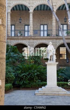 Palacio de los Capitanes Generales, now the Museo de la Ciudad. City Museum. Statue of Christopher Columbus in Courtyard. Stock Photo