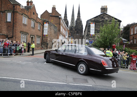 The Queen’s car arriving at Lichfield Cathedral to honour “Royal Mercian and Lancastrian Yeomanry” July 20th 2011 Stock Photo