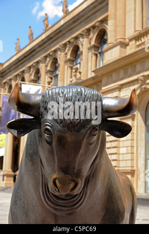 Bull statue outside Frankfurt Stock Exchange, Germany Stock Photo