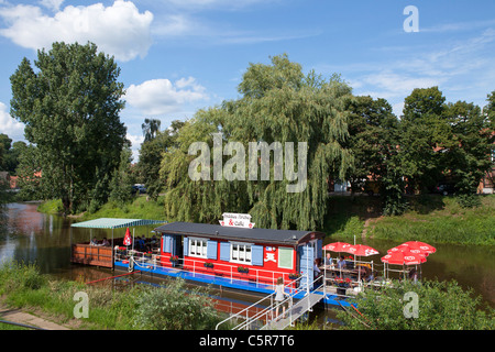 café on a houseboat, River Jeetzel, Hitzacker, Nature Reserve Elbufer-Drawehn, Lower Saxony, Germany Stock Photo