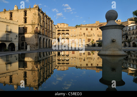 Europe, Spain, Extremadura, Trujillo, View of Plaza Mayor city square with fountain in foreground Stock Photo