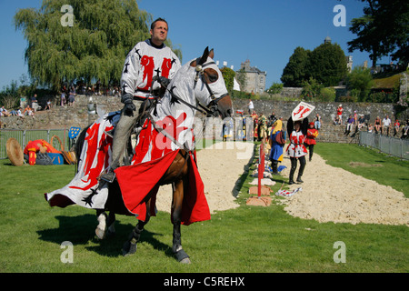 Knight, tournament chivalry. Medieval Festival in Domfront (Orne,  Normandy, France). Company Atchaka. Stock Photo