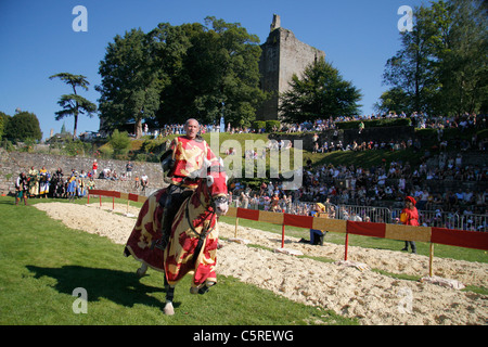 Knight, tournament chivalry. Medieval Festival in Domfront (Orne,  Normandy, France). Company Atchaka. Stock Photo