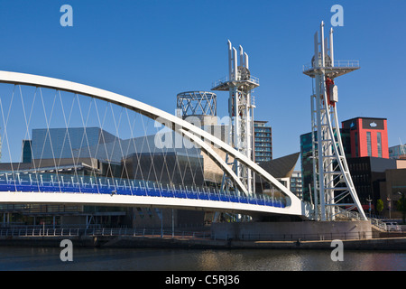 Lowry Centre and Millennium Bridge, Salford Quays, Manchester, England Stock Photo