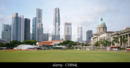 Old building of Supreme Court with skyline of financial district at back, Singapore, Southeast Asia, Asia Stock Photo