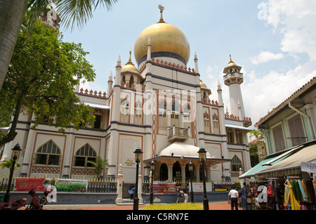 Sultan Mosque and shopping district Bussorah Street in the Arab Quarter, Singapore, Southeast Asia, Asia Stock Photo