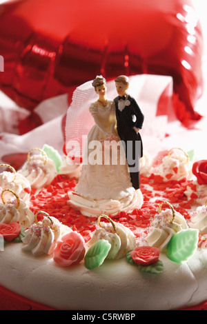 Wedding cake topper with bride and groom Stock Photo