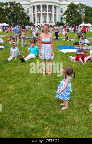 Mother and daughter on the White House lawn on the 4th of July, Washington DC Stock Photo