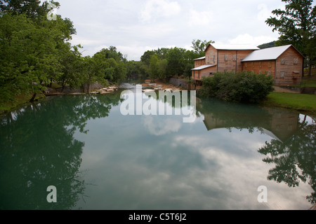 the mills pond at loretta lynns ranch hurricane mills tennessee usa Stock Photo