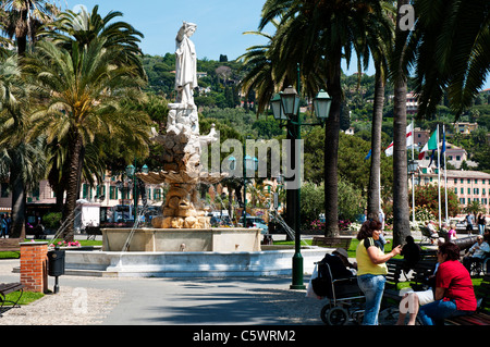 A white marble statue of Christopher Columbus, created in 1892 by the sculptor Odoardo Tabacchi, Piazza Martiri Della Liberta Stock Photo