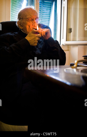 Don Andrea with the inevitable cigar in an interview. Don Andrea Gallo, Genoa, Italy Stock Photo