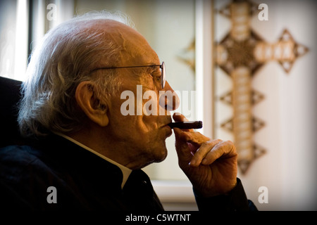 Don Andrea with the inevitable cigar in an interview. Don Andrea Gallo, Genoa, Italy Stock Photo