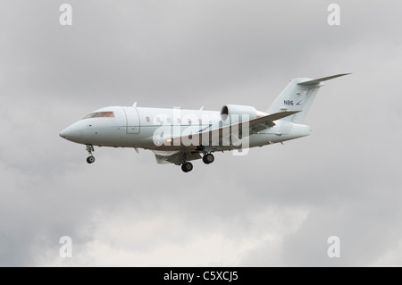 Canadair CL-600-2B16 Challenger 601-3R N86 from the United States Federal Aviation Administration (FAA) arriving at RAF Fairford Stock Photo