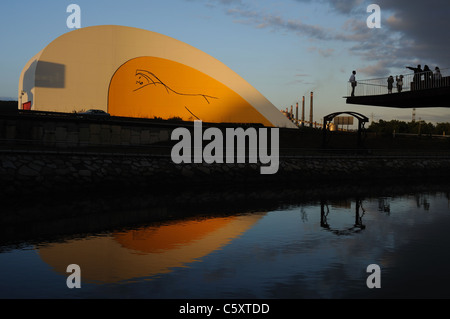 Auditorium ' Niemeyer Center ' in Ría of AVILÉS . Principado de Asturias . SPAIN Stock Photo