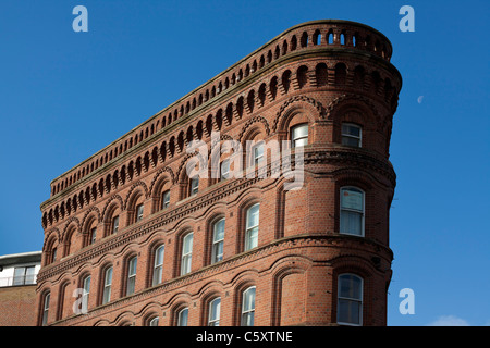 Leeds Bridge House,also known as the Flat Iron. Stock Photo