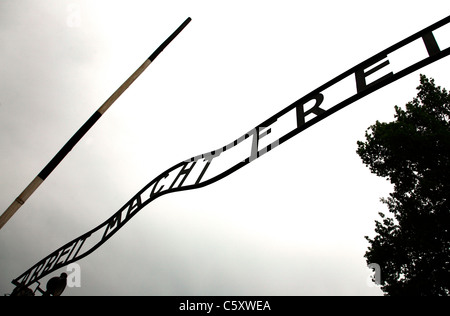 Auschwitz 1 Entrance - with infamous sign 'Arbeit macht Frei' Stock ...