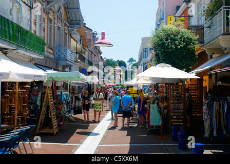 Tourist shops and boutiques on Rue du Maréchal de Lattre de Tassigny, pedestrian street in the beach town Arcachon, France. Stock Photo