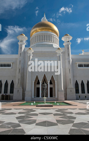 The Sultan Omar Ali Saifuddin Mosque in Bandar Seri Begawan, Brunei Stock Photo