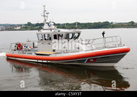 US Coast Guard Response Boat-Medium (RB-M) departs after helping a stranded boater on Kill Van Kull in Bayonne, New Jersey. Stock Photo