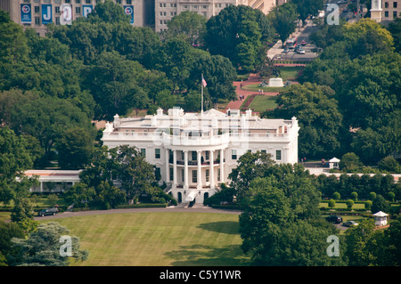 WASHINGTON DC, United States — View of the White House from the 500-foot observation level of the Washington Monument. The viewing room provides a direct northward view across the Ellipse to the executive mansion at 1600 Pennsylvania Avenue. The Washington Monument's observation deck offers visitors panoramic views of the National Mall and surrounding capital city. Stock Photo