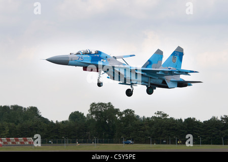 Ukrainian Air Force Sukhoi Su-27UB air superiority fighter from the 831st Fighter Aviation Regiment on final approach Stock Photo