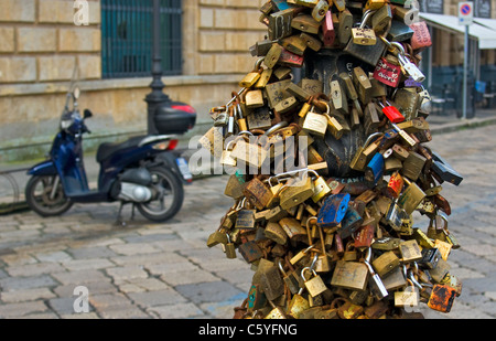 Love Locks (Padlocks) on Lamppost, Piazza Sant'Oronzo, Lecce, Apulia (Puglia), Southern Italy Stock Photo