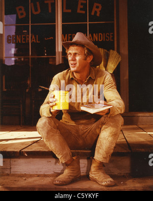 STEVE McQUEEN (1930-1980) US film actor during shooting of The Magnificent Seven in 1960 Stock Photo