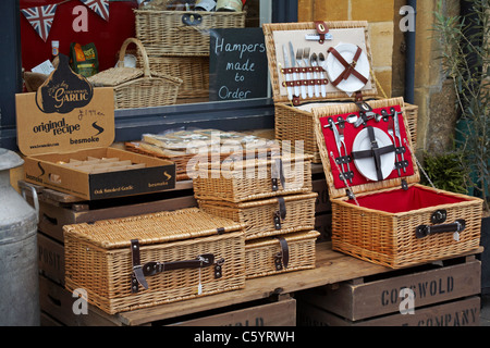 Hampers made to order, wicker picnic hampers, at the Cotswold Cheese Company, High Street, Moreton in Marsh, Cotswolds, Gloucestershire, UK in July Stock Photo