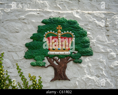The English Royal Oak, symbolic mural on a gable wall.  SCO 7628 Stock Photo
