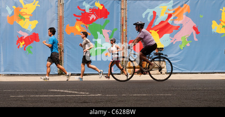 New York, NY - 13 August 2011 Runners and cyclist at Summer Streets Stock Photo