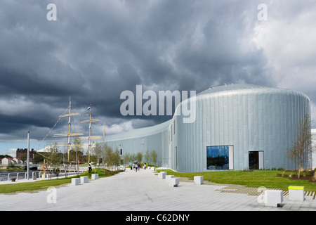 The Riverside Museum (new building of the Glasgow Museum of Transport) and The Tall Ship, Glasgow, Scotland, UK Stock Photo