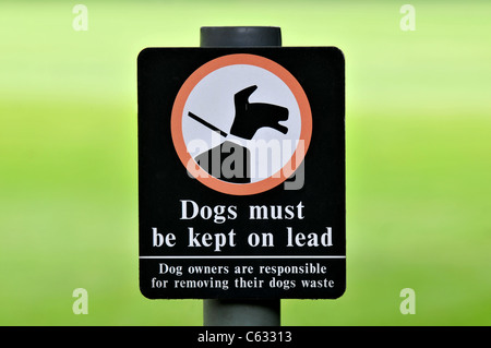 Dogs must be kept on lead sign Stock Photo