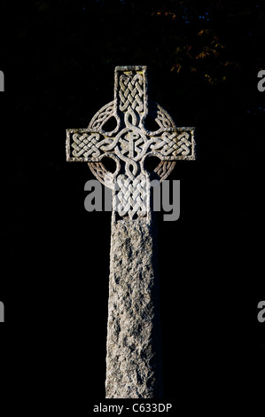 Celtic knot work war memorial cross, Waddesdon, Aylesbury , Buckinghamshire , England. Spot metered Stock Photo