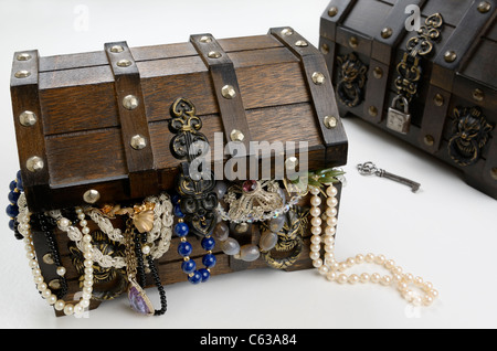 Treasure overflowing from the treasure chest - Stock Illustration