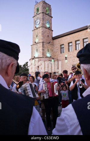 Klezmer musicians play Jewish soul music for the crowds in the 24th Int'l Klezmer Festival. Tzfat, Israel. 15/08/2011. Stock Photo