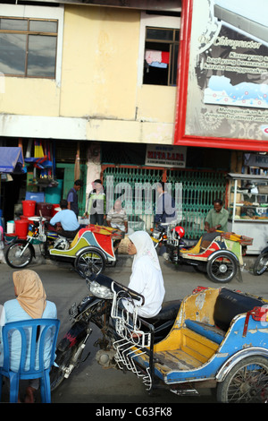 Muslim women and motor taxi drivers in the city center. Banda Aceh, Aceh, Sumatra, Indonesia, Southeast Asia, Asia Stock Photo
