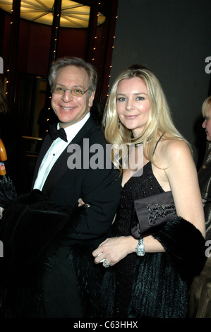 Paul and Jane Schindler at the after party for the opening night of LA CAGE AUX FOLLES, NY, December 9, 2004 (photo by Rob Rich/ The Everett Collection) Stock Photo