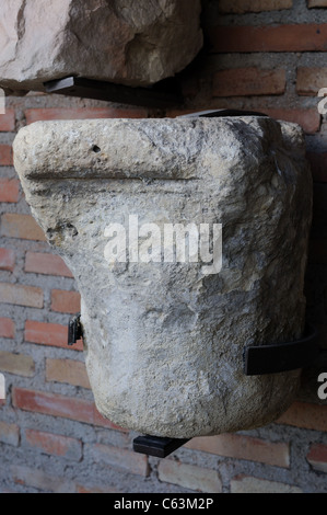 Ashlar Renaissance ( Plateresque ) belonging to the ANTIQUARIUM - Wall of ALCALA DE HENARES ( 13 th ).SPAIN Stock Photo