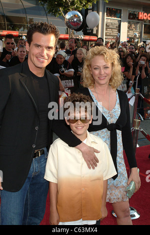 Antonio Sabato Jr, Virginia Madsen, son at arrivals for War of the Worlds Premiere, Grauman's Chinese Theatre, Los Angeles, CA, Stock Photo