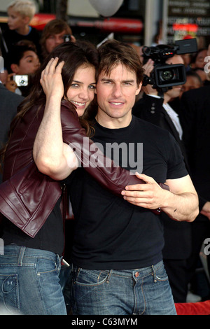 Tom Cruise, Katie Holmes at arrivals for War of the Worlds Premiere, Grauman's Chinese Theatre, Los Angeles, CA, June 27, 2005. Stock Photo