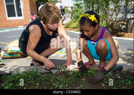 Students, family, friends and volunteers participate in a work day at a school in New York Stock Photo