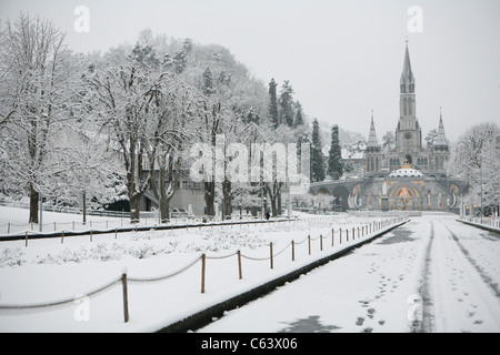 Lourdes in winter: Basilica of the Immaculate Conception, Sanctuary of Lourdes. Stock Photo