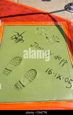 Johnny Depp Hand And Footprint at the press conference for Handprint & Footprint Ceremony for Johnny Depp, Grauman's Chinese Theatre, Los Angeles, CA, September 16, 2005. Photo by: David Longendyke/Everett Collection Stock Photo